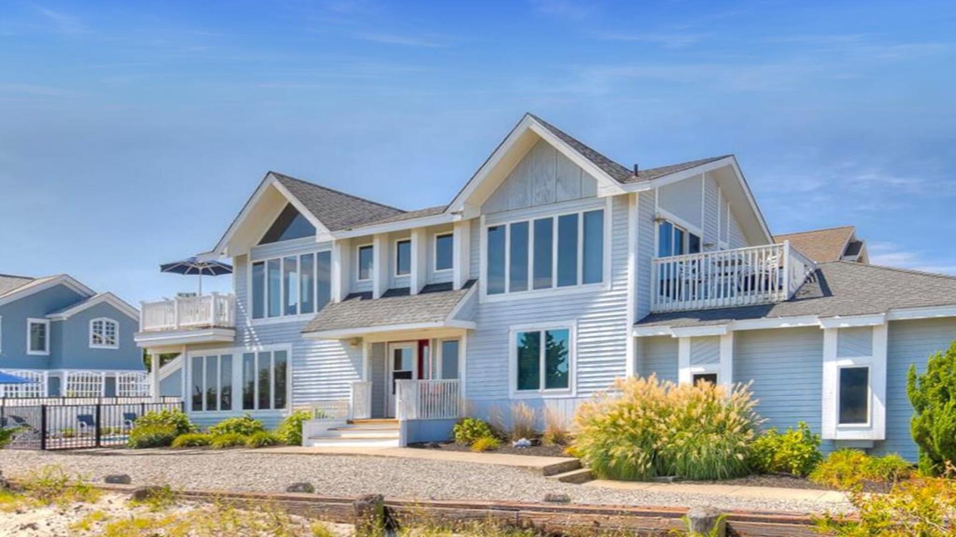 Great OCEAN FRONT home for your summer vacation