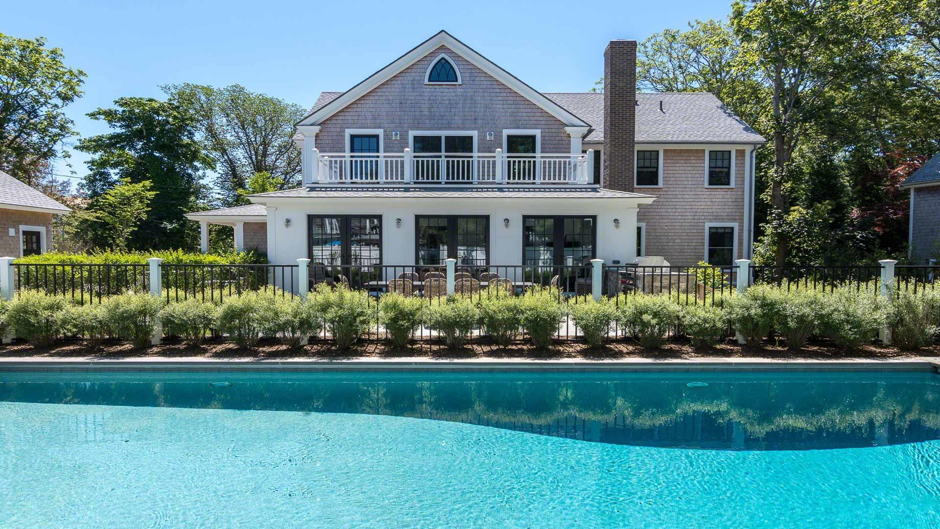 Vacation Rentals Edgartown Modern Farmhouse With Pool In The Village